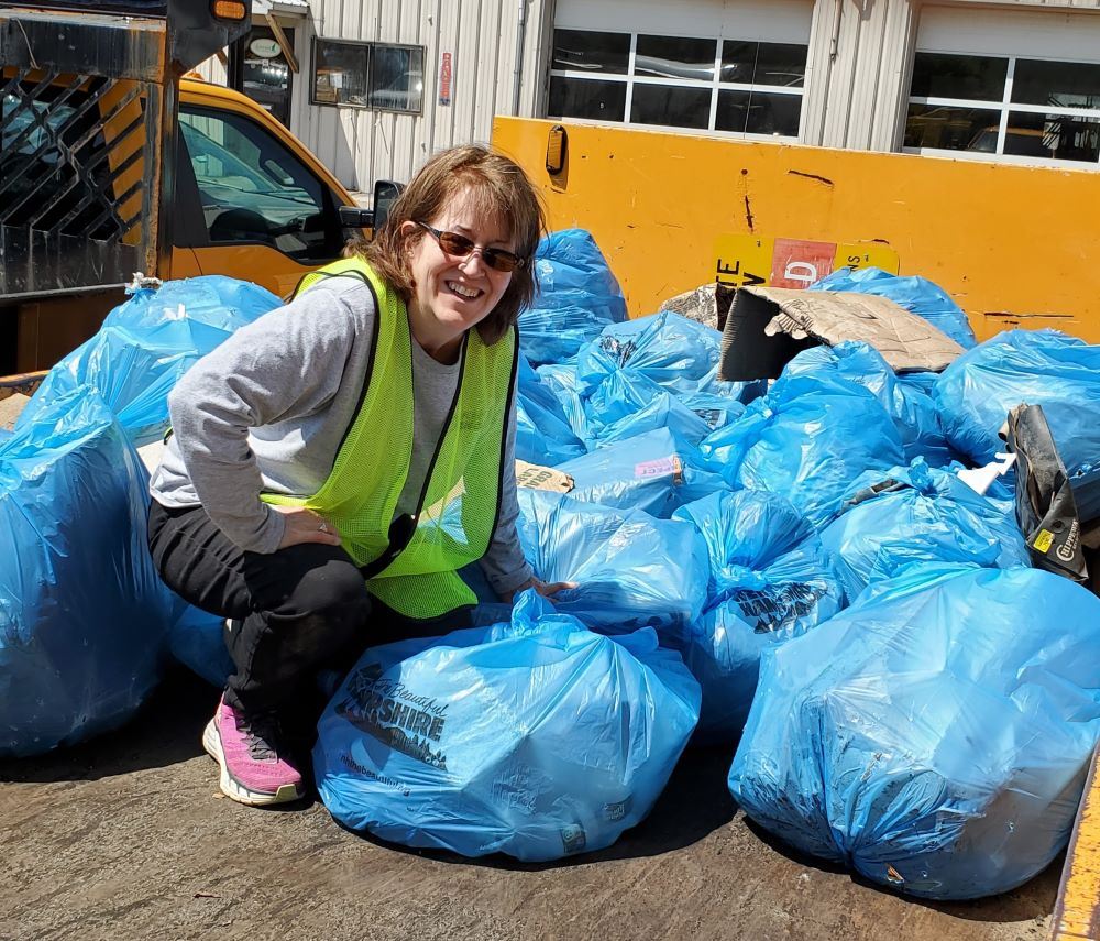 Roadside Trash Collection Volunteer